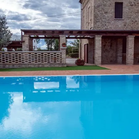 Borgo Agrituristico Il Pino * Crecchio