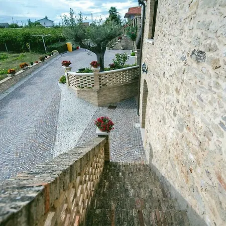 Borgo Agrituristico Il Pino Crecchio