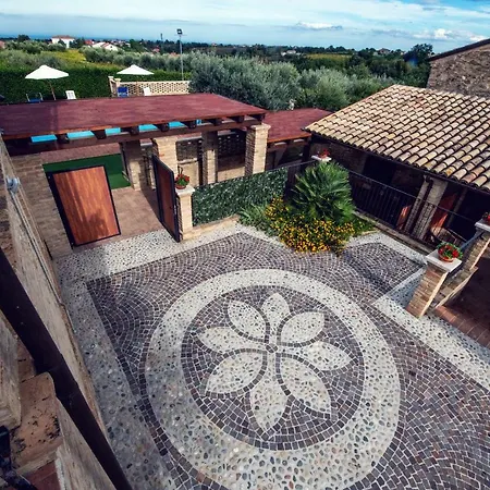 Borgo Agrituristico Il Pino Crecchio
